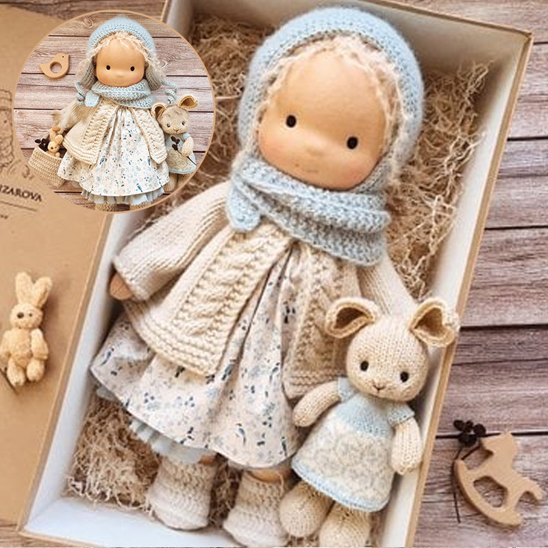 Håndlaget Waldorf-dukke - Økologisk Bomull | Polka Dots Design – bilde 5 | Nordisk Harmoni